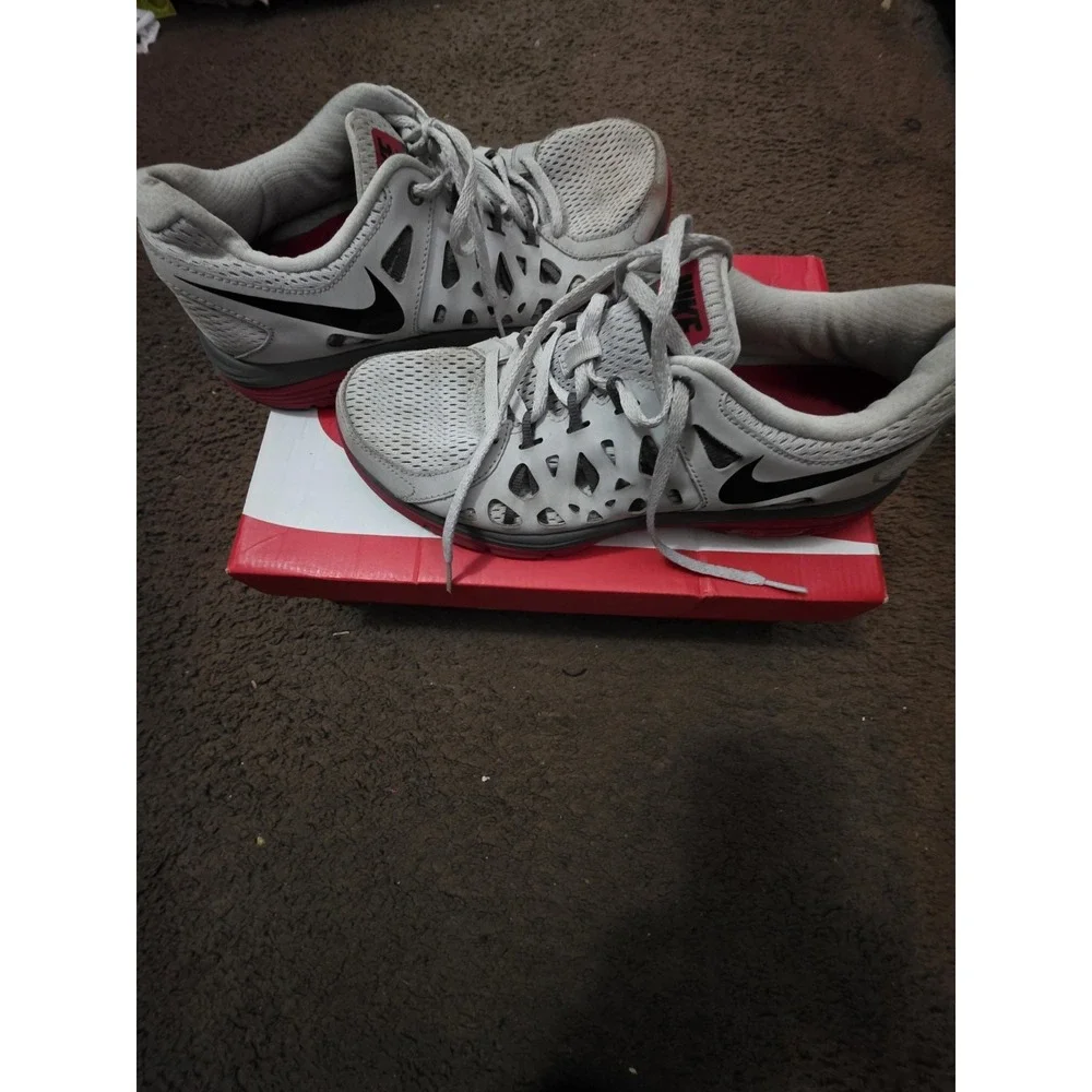 Nike Athletic Sneaker Gray/White Lace Up 599541-001 Low Top 2013